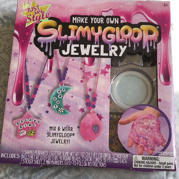 Make your own slimy jewelry - Picture 2 of 5
